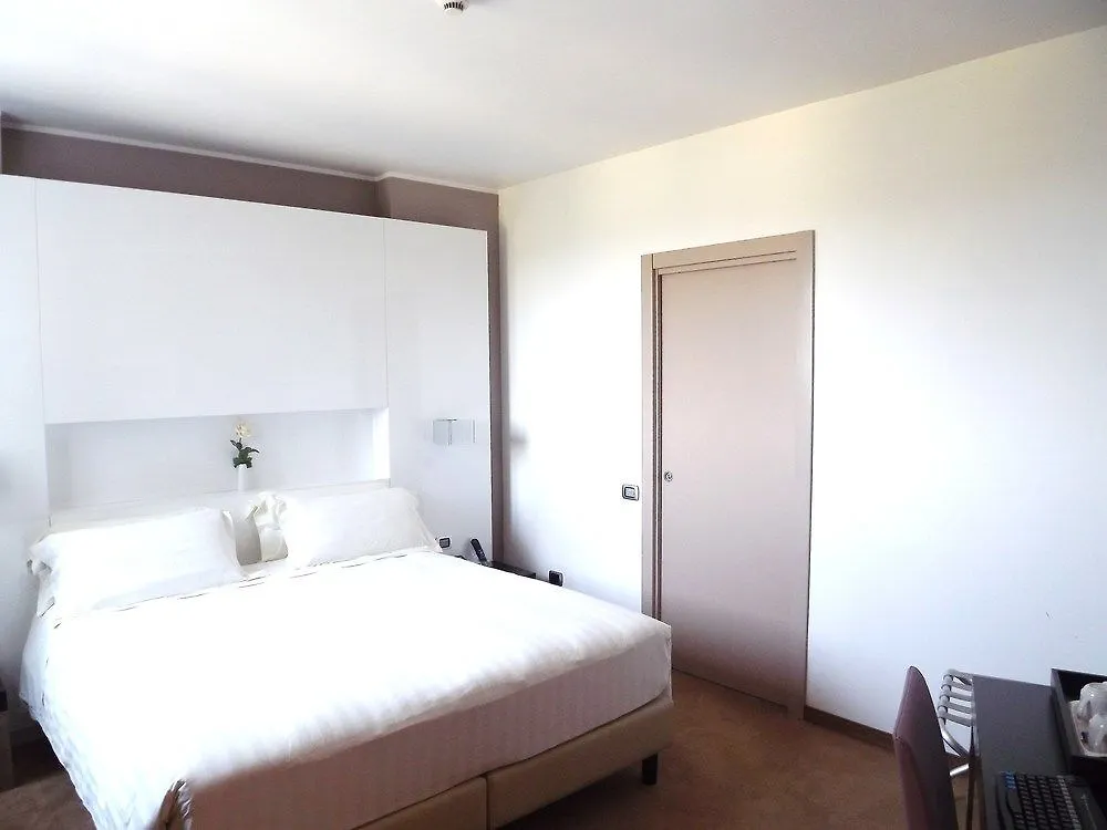 Hotel For You Cernusco Sul Naviglio 4*,